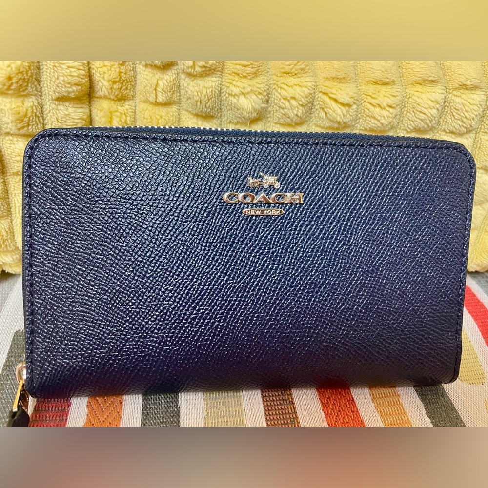 COACH Navy Medium Zip Around Wallet In Crossgrain Leather! COACH SOLD OUT